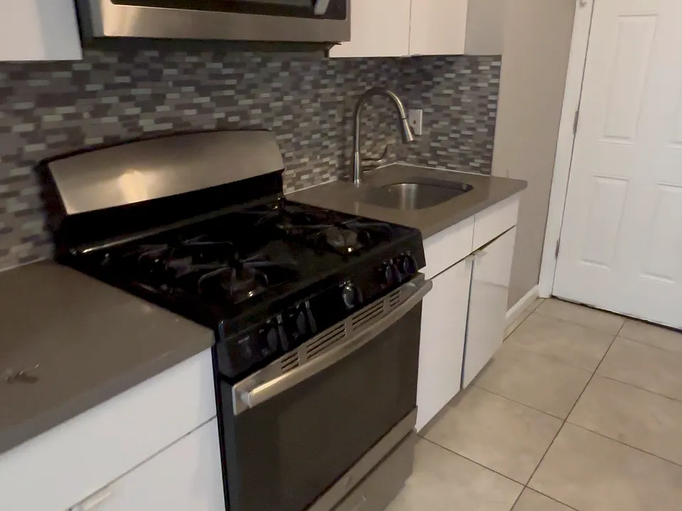298 Halsted St #6