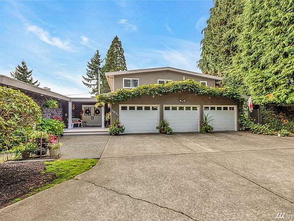 4th image of 3921 Palisades Pl W