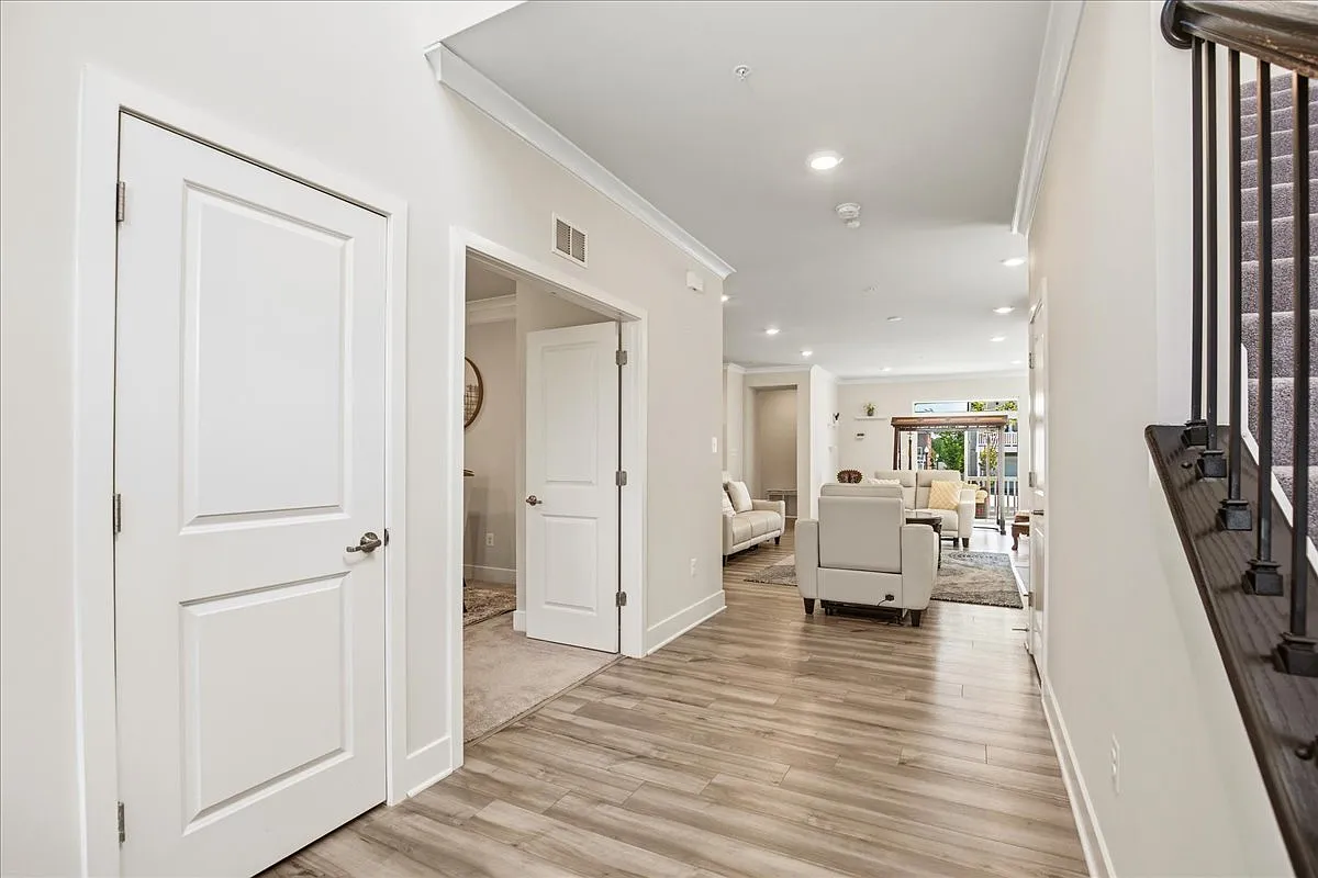 4 bed, 3626 sqft, $3,700 — Photo 2
