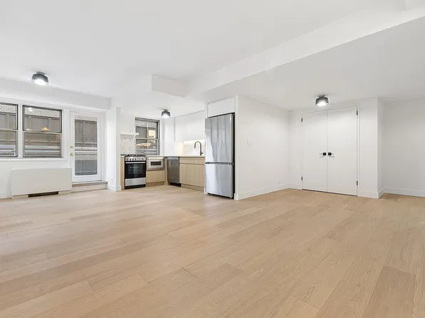 321 E 48th St APT 14A, New York, NY 10017