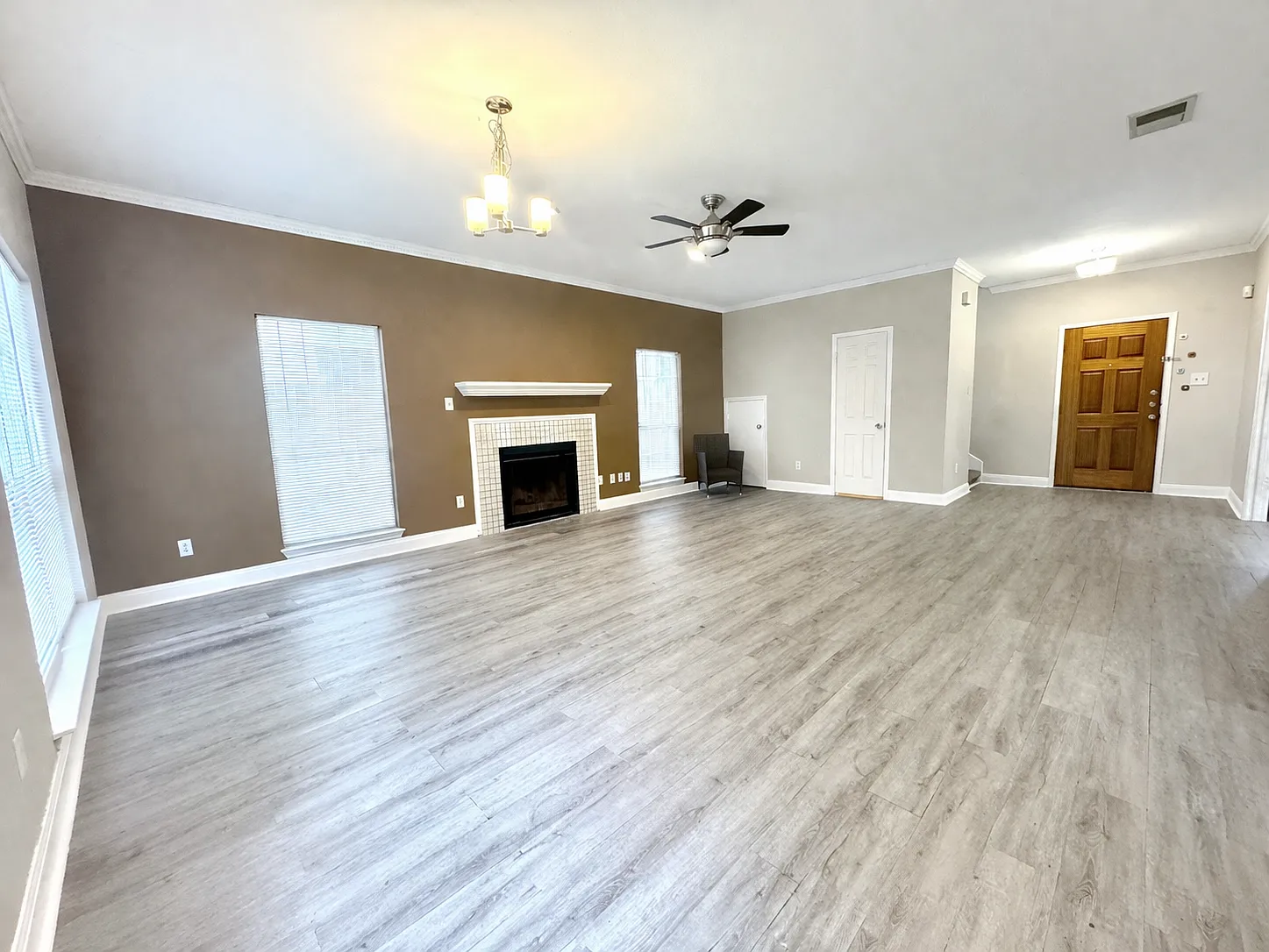 4 bed, 2.5 bath, 3850 sqft, $4,800 — Photo 4