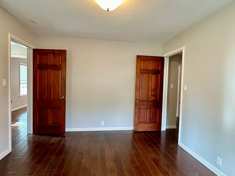 932 Robinson St — Photo 15