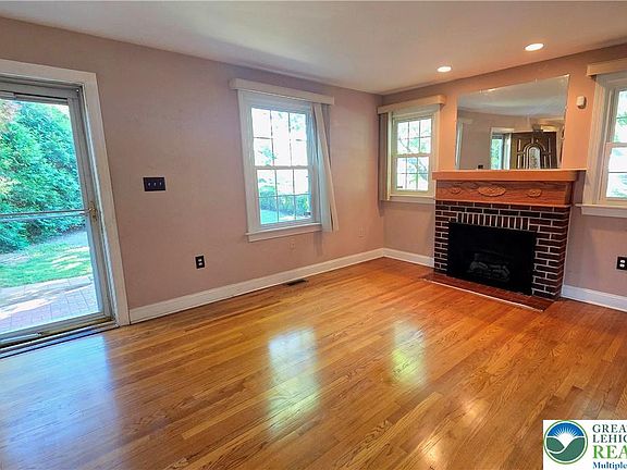 3rd image of 1116 Seneca St