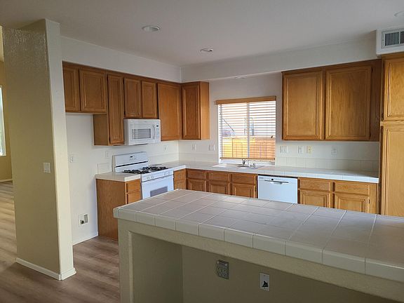 4th image of 31036 Bunker Dr