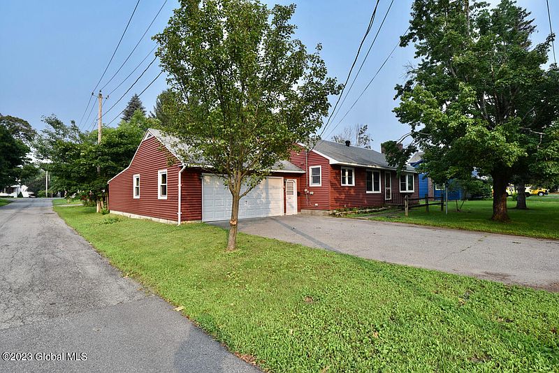 3rd image of 212 Fourth Street
