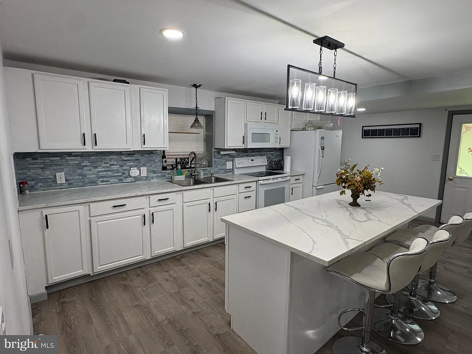 3 bed, 2.0 bath, 1472 sqft, $2,000 — Photo 4