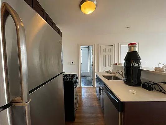 Rented by Hillel Realty Group | media 2