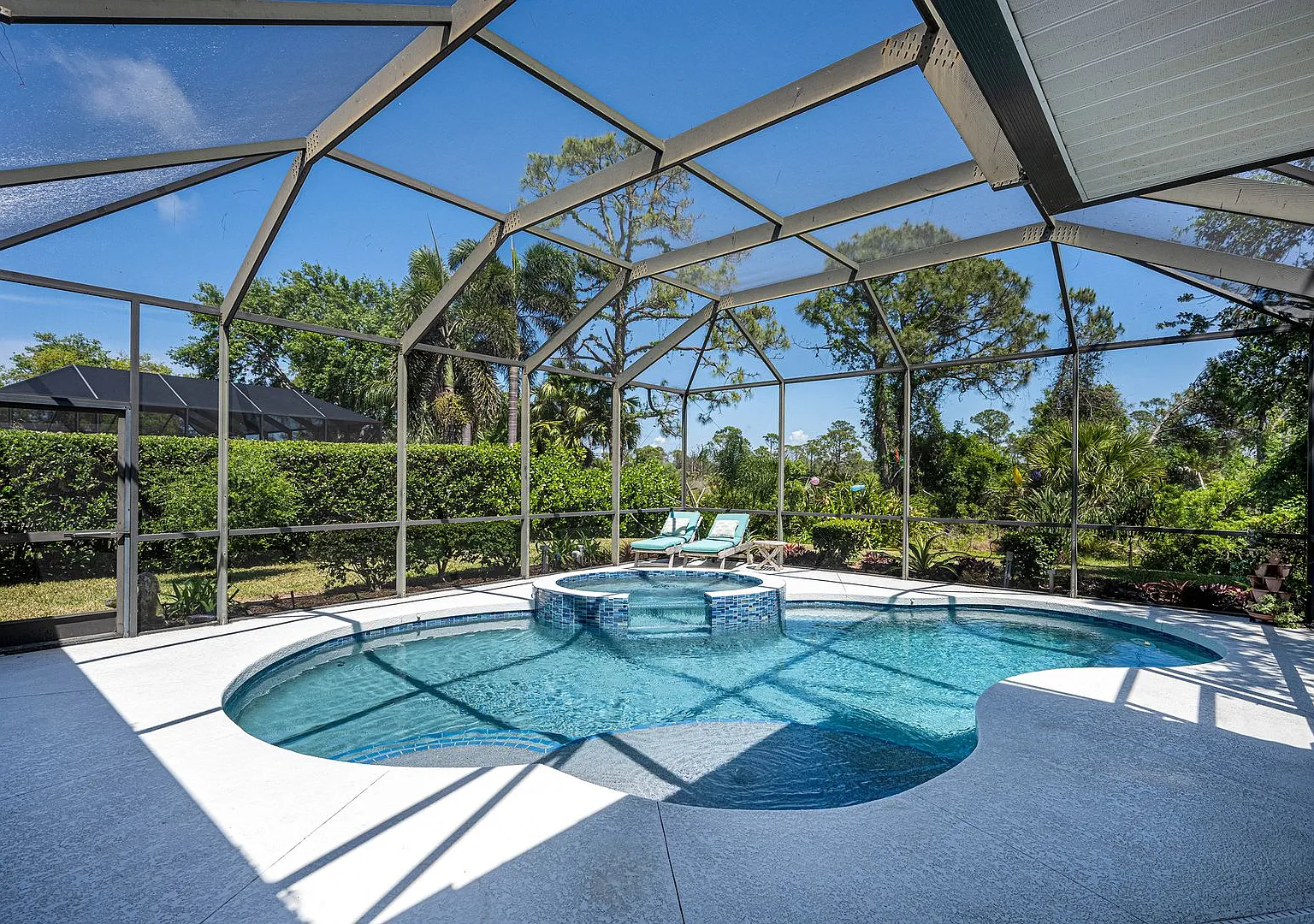 Stunning 4 Bedroom Fully Furnished Annual Rental w/ Heated Pool & 3-Car Garage In Osprey — Photo 2