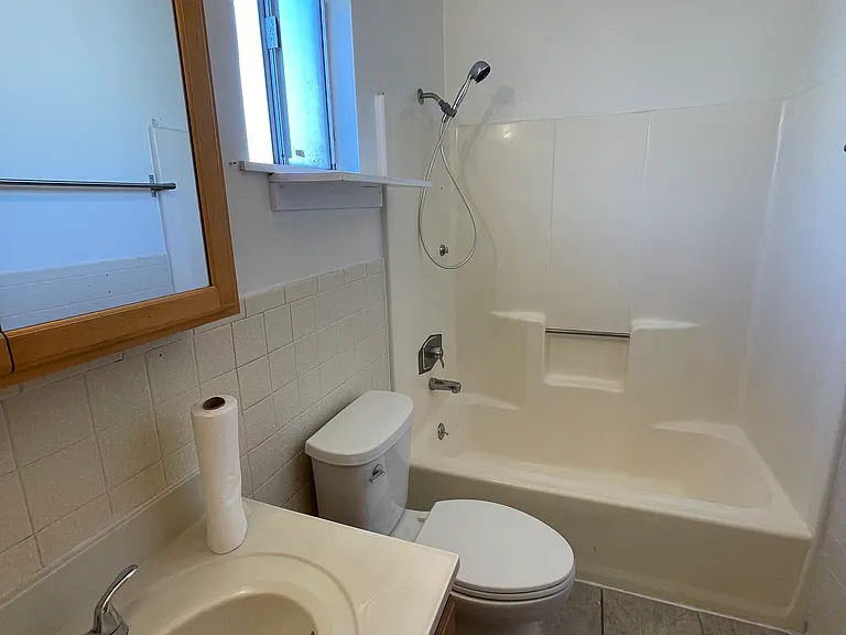 506 Athol Ave — Photo 5