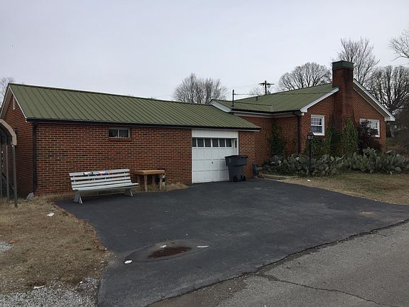4th image of 801 N Chancery St
