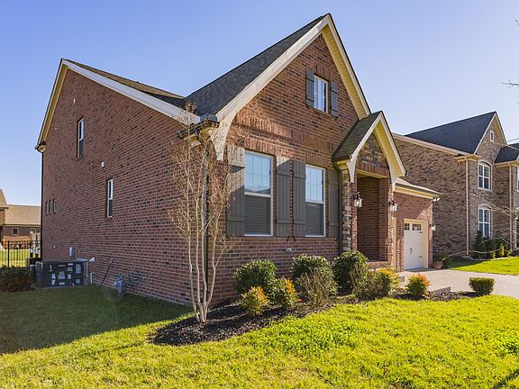 3rd image of 4617 Robin Ln