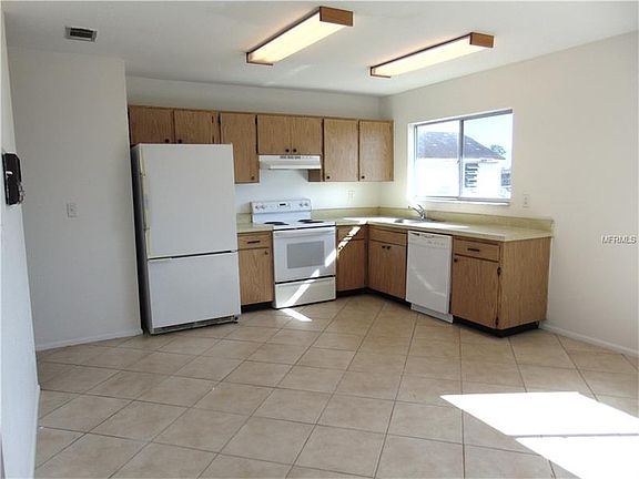 3rd image of 8665 Chesebro Ave