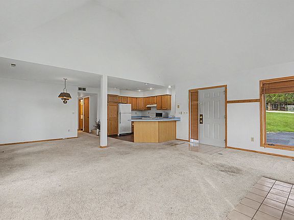 4th image of 5 Maltby Ct