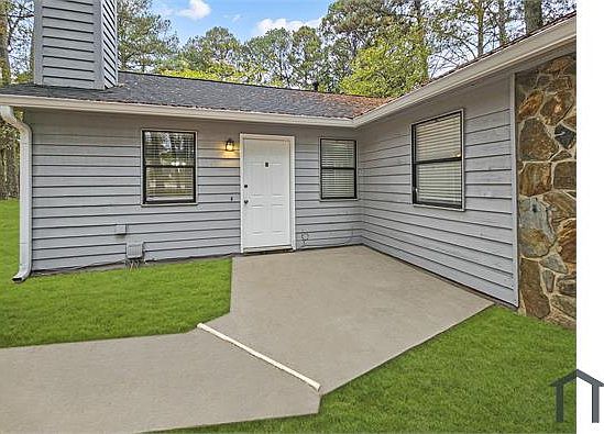 1st image of 4102 Hawthorne Cir SE #B