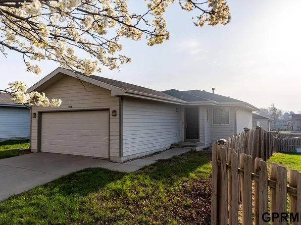 1908 NW 54th St, Lincoln, NE 68528