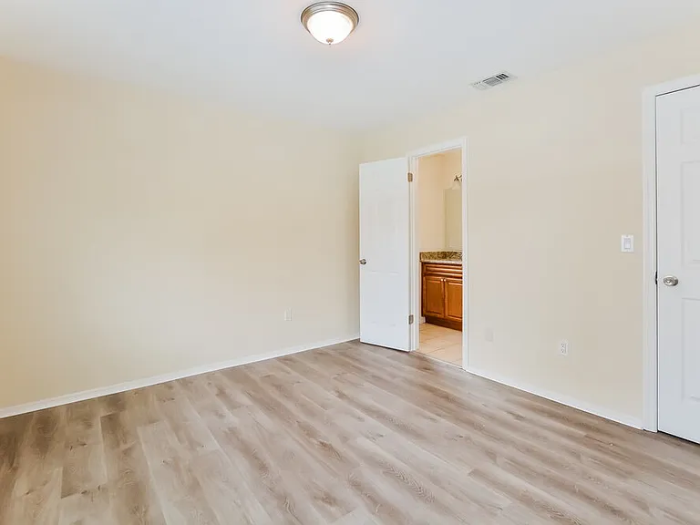 748 Tomlinson Ter — Photo 14