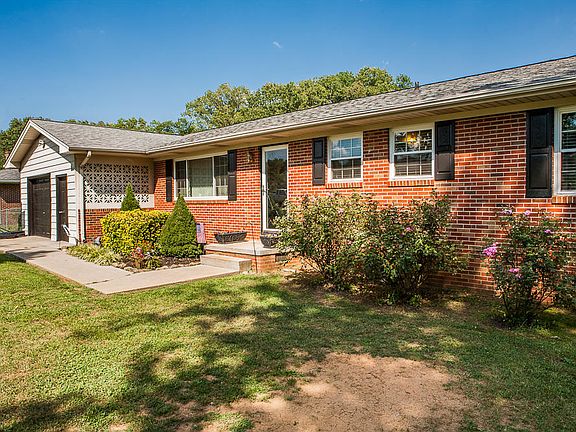 3rd image of 3214 Lagrange Dr