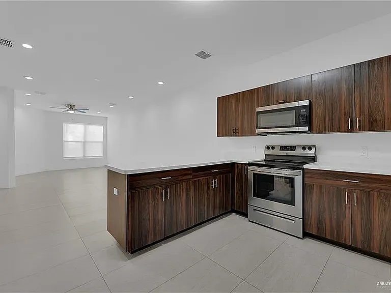 3 bed, 2.5 bath, 1983 sqft, $1,800 — Photo 4