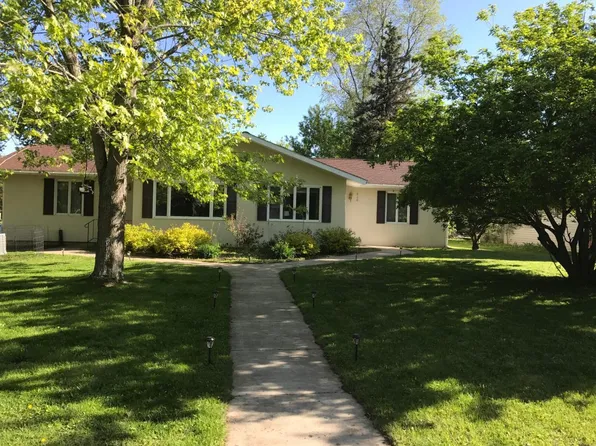 920 Girard St, Hudson, WI 54016