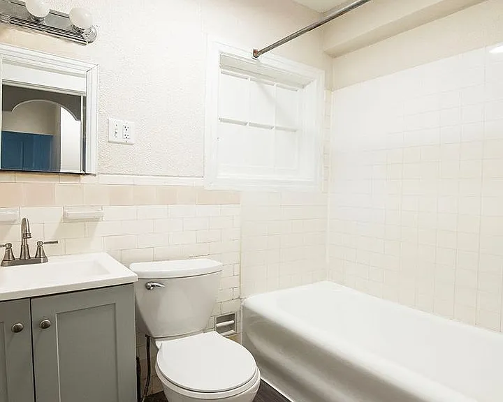 **English Manor Apartments Timeless Charm in the Heart of East Germantown** — Photo 40