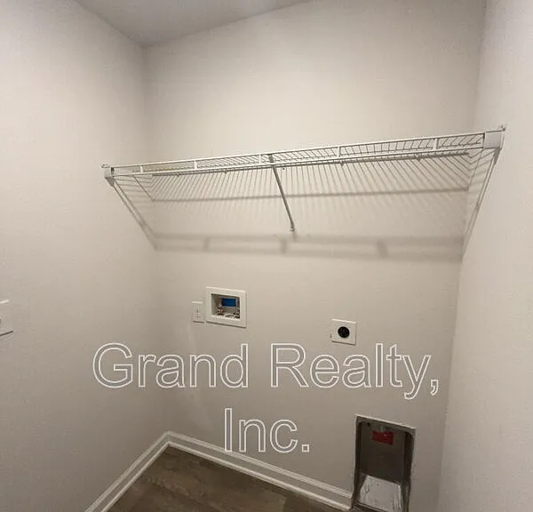 5583 Guinevere Ln — Photo 20