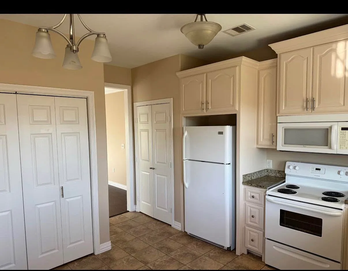 2 bed, 1200 sqft, $1,750 — Photo 4