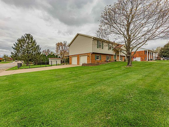 2nd image of 10422 Chippewa Dr