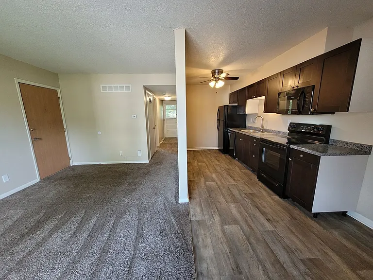 West Glen Apartments — Photo 26