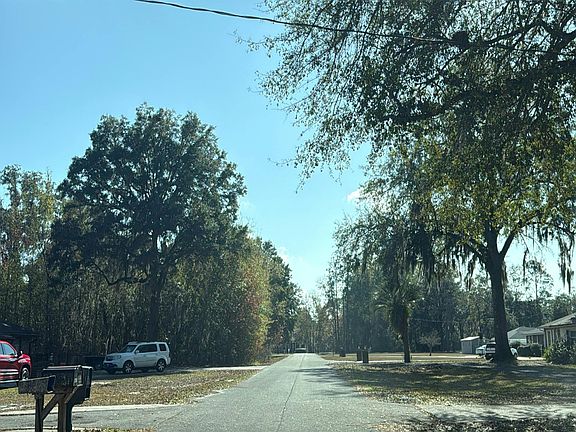 4th image of 1217 Pine Cir