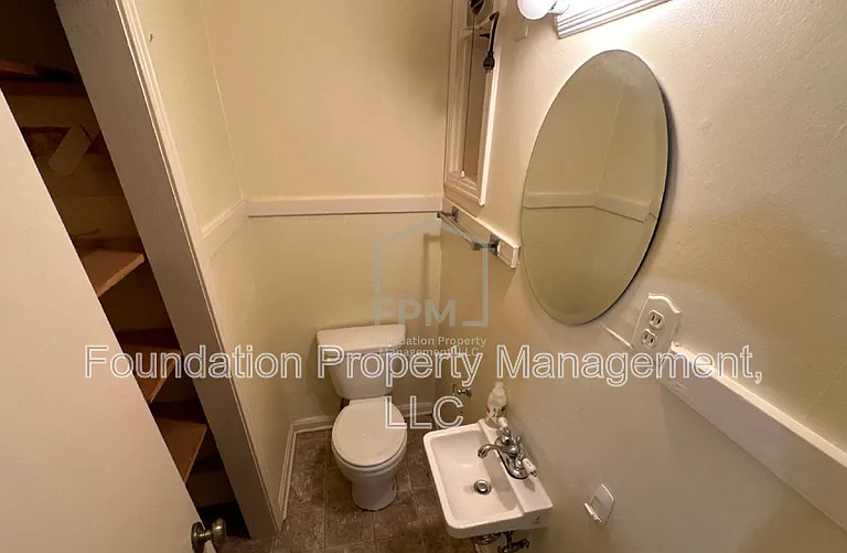 954 Sheridan St — Photo 15