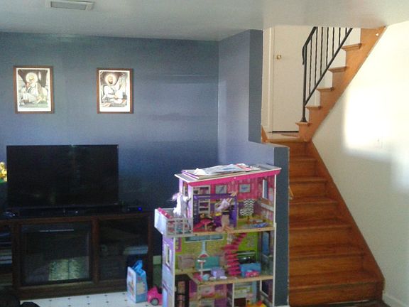 5th image of 261 E Lincoln Ave