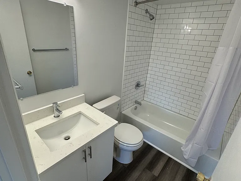 Baker St — Photo 7
