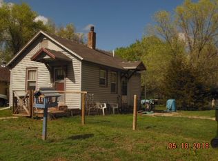 945 S River St, Hot Springs, SD 57747