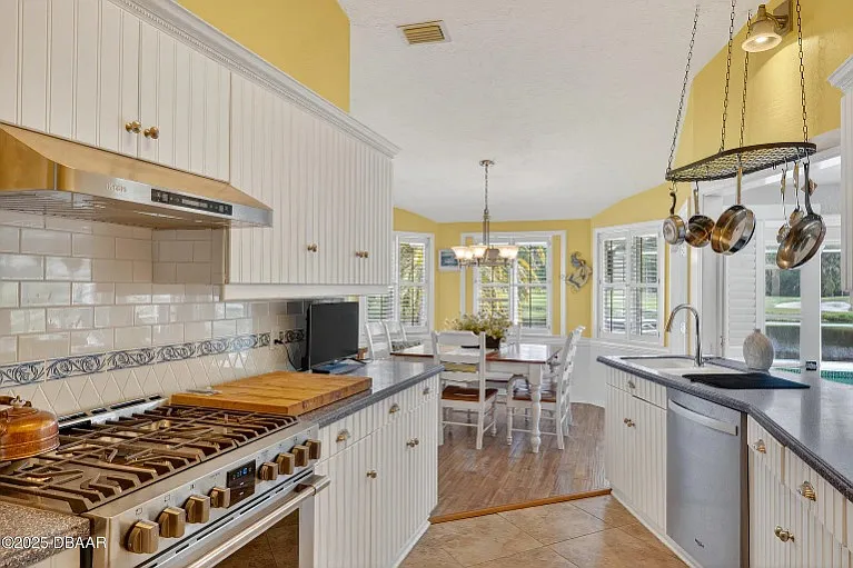 2 bed, 2200 sqft, $4,375 — Photo 4