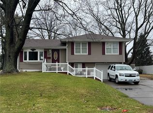 262 Hickorywood Dr, Decatur, IL 62526