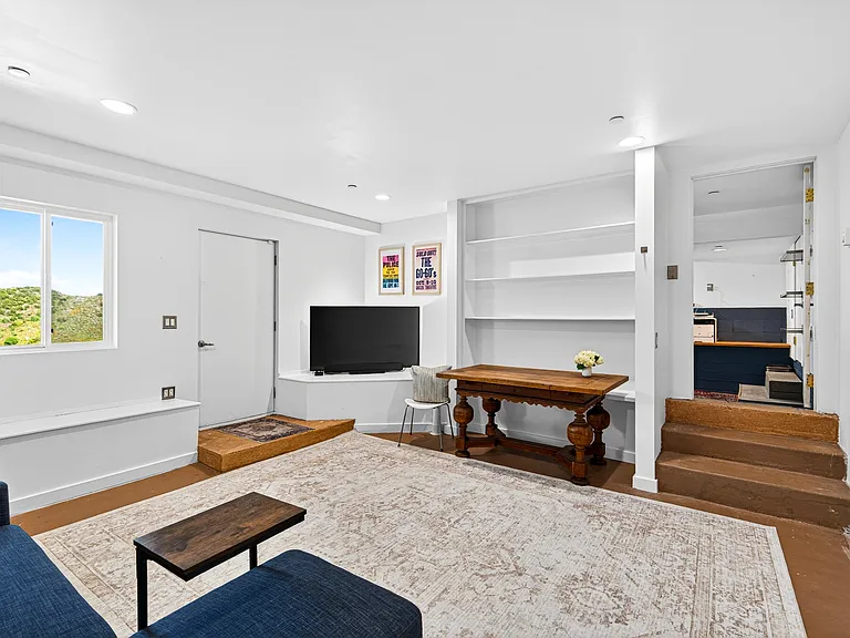 4302 Ocean View Dr — Photo 38