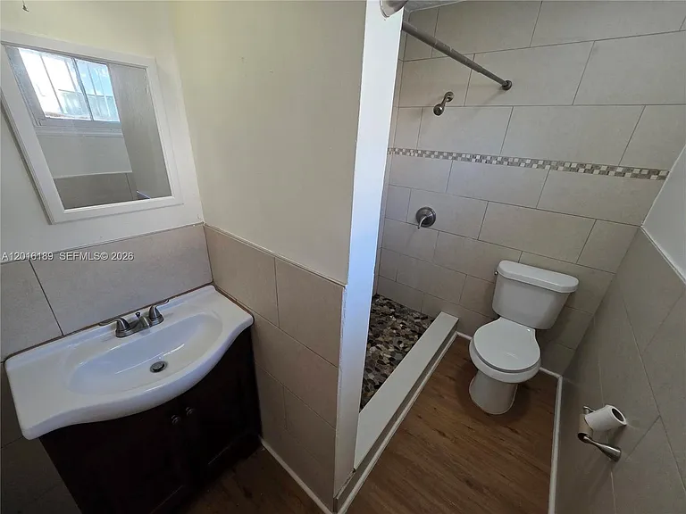 811 NE 14th Ct — Photo 6