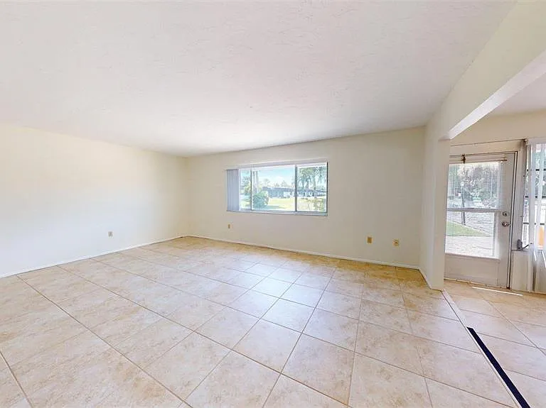 1213 Glen Oaks Dr E — Photo 19