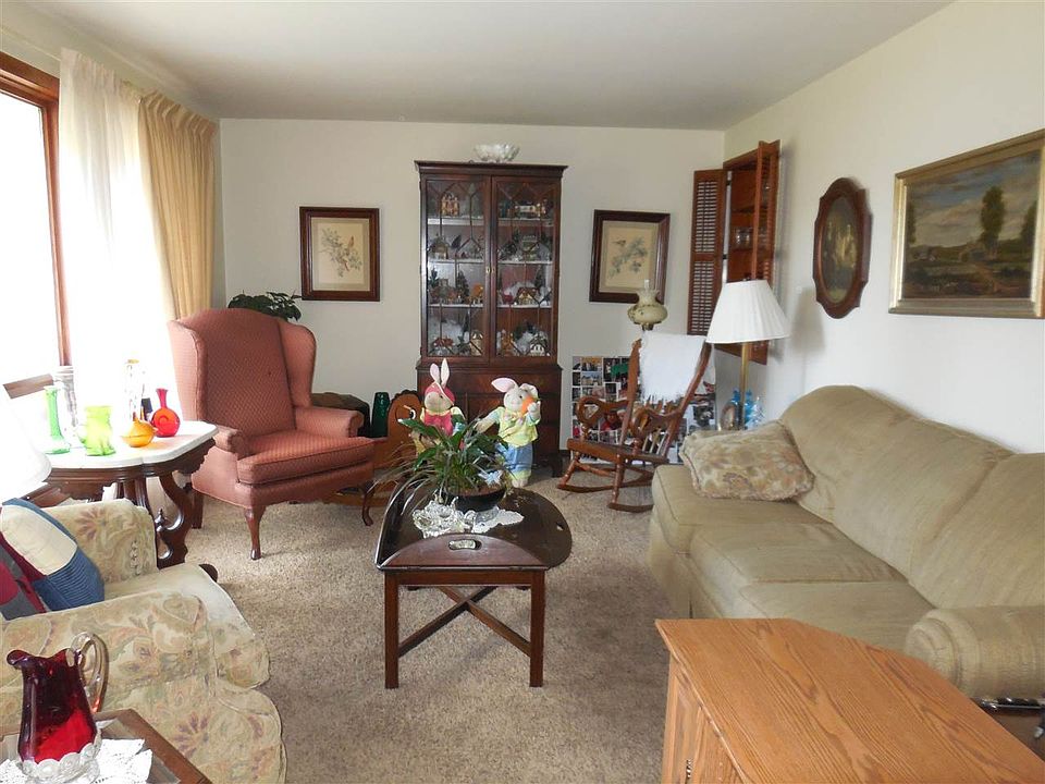 2nd image of 993 Manor Pl