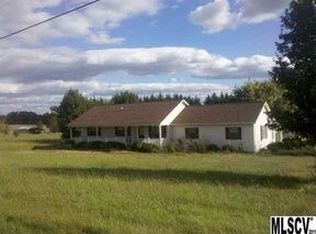 2615 Holly Ridge Dr, Hickory, NC 28602