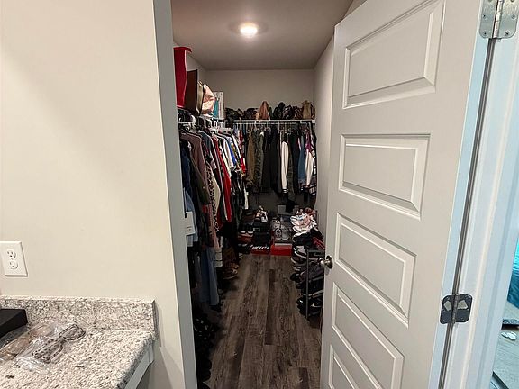 5th image of 122 Point Cadet Ave