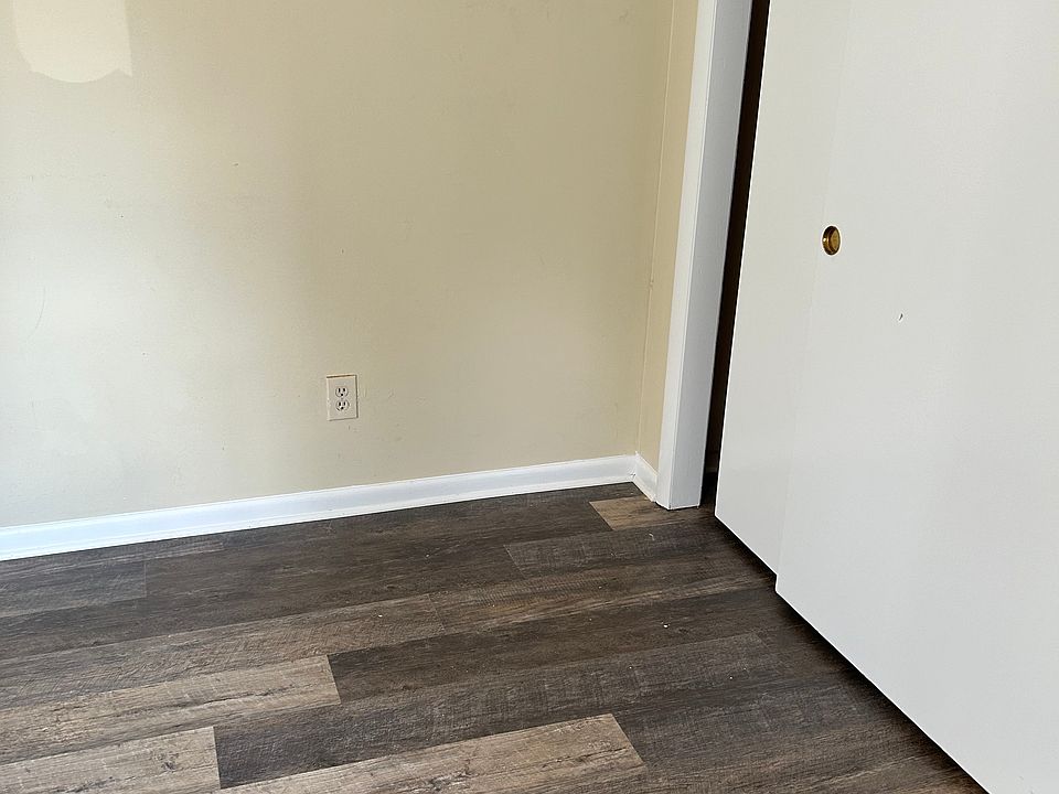 2nd image of 466 Middletown Ave APT 10