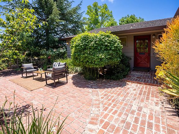 3rd image of 2685 Custer Dr