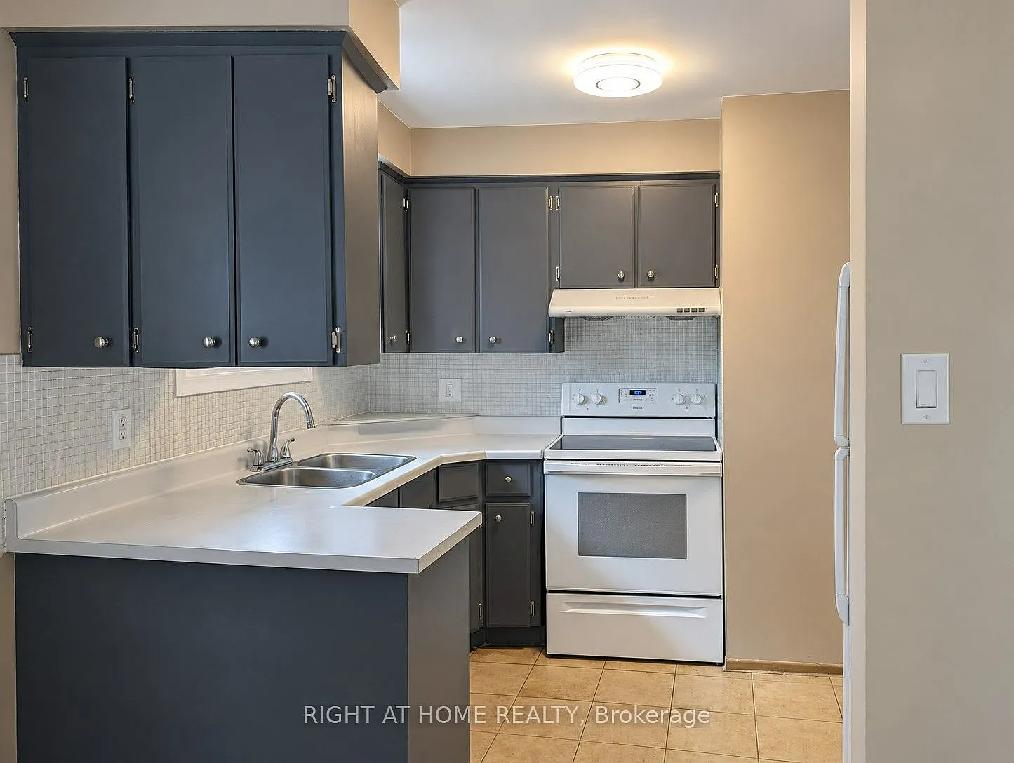 3 bed, $2,300 — Photo 2