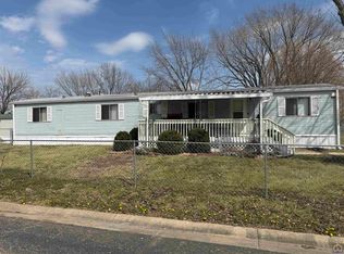 206 SW Willow Way, Topeka, KS 66609