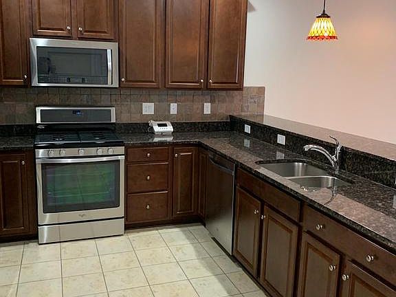 3rd image of 182 Hyannis Pl