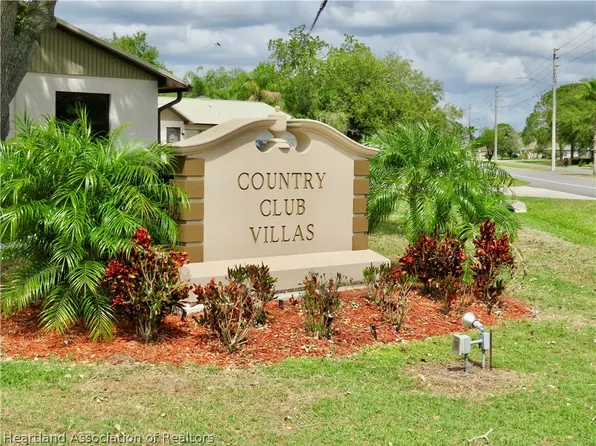 111 E Villaway Rd, Sebring, FL 33876