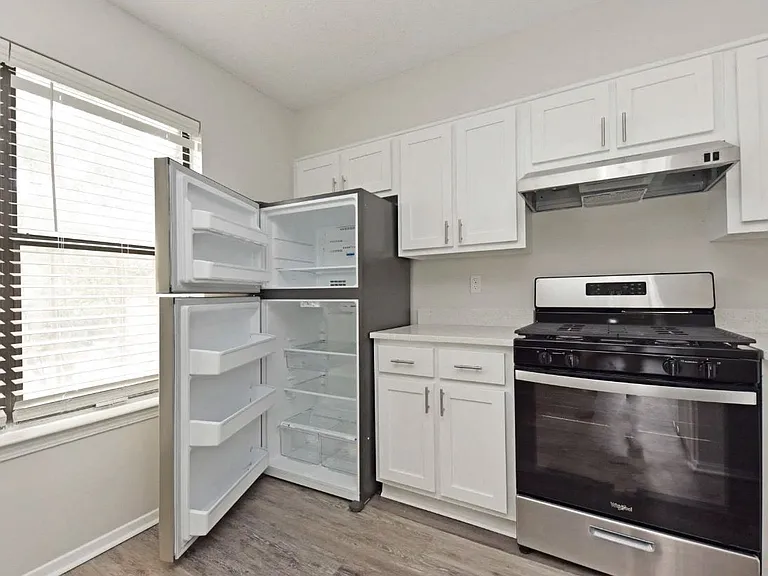 The Meridian Apartments — Photo 12