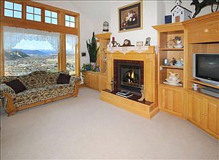 3rd image of 640 Green Mountain Dr