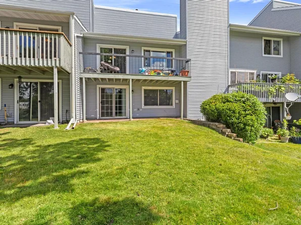 142 Canabury Ct, Little Canada, MN 55117